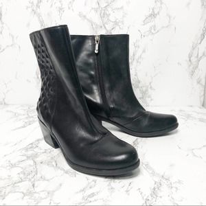 B. Makowsky BF Hark Black Textured Leather Heeled Ankle Boots size 6